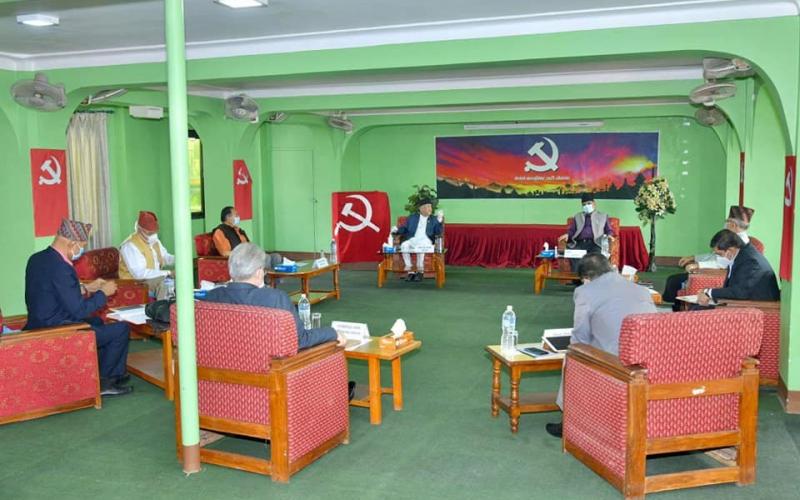 प्रधानमन्त्री केपी शर्मा ओलीले दसैँ अगावै मन्त्रिपरिषद पुनर्गगन गर्ने तयारी गरेका छन् । नेकपाका सचिवालय सदस्य झलनाथ खनालले दसैँ अगावै मन्त्रिपरिषद पुनर्गठन हुने सम्भावना रहेको बताए।