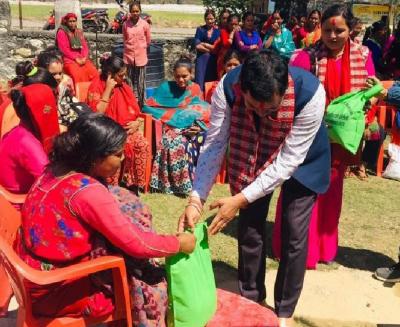 डोटीमा सुत्केरी महिलालाई उपमेयरको कोसेली