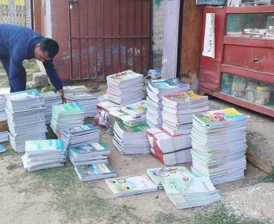 शैक्षिक सत्र अगावै सुदूरपश्चिमका चार पहाडी जिल्लामा पुग्यो पुस्तक