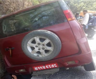 डोटीमा जनमोर्चा महासचिब भट्ट चढेको गाडी दुर्घटना