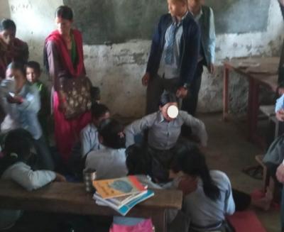 डोटीस्थीत एक बिद्यालयमा कक्षा कोठामै काँप्न थाले छात्रा, पढाइ प्रभावित
