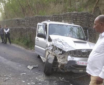  कैलालीका सिडियोको गाडी मिनी बस सँग ठोक्किएर दुर्घटना  