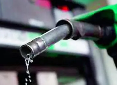 सरकारले पेट्रोलको मूल्य फेरि बढाएको छ ।