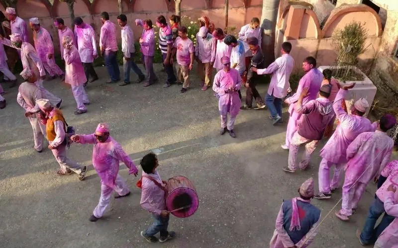 holi