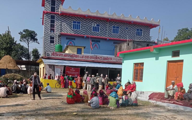 गौरीगङ्गाका जनप्रतिनिधिको पहलमा सामाजिक सुरक्षा भत्ता वडामै दिन थालियो, स्थायी सुखी