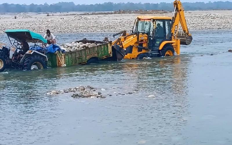 महाकालीमा पूर्वसूचनाबिना भारतले ब्यारेज खोल्दा कञ्चनपुरमा जोखिम