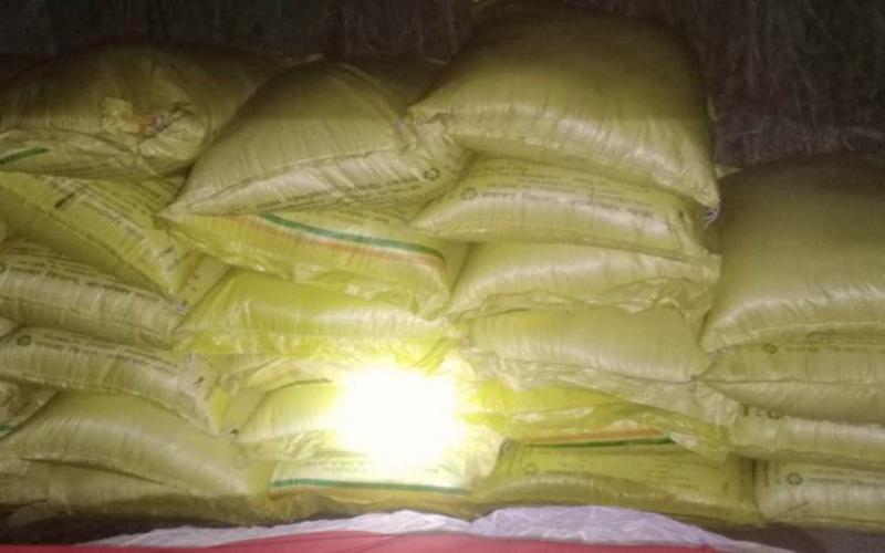 कैलालीमा भन्सार छलीका ३५ बोरा युरिया मल बरामद