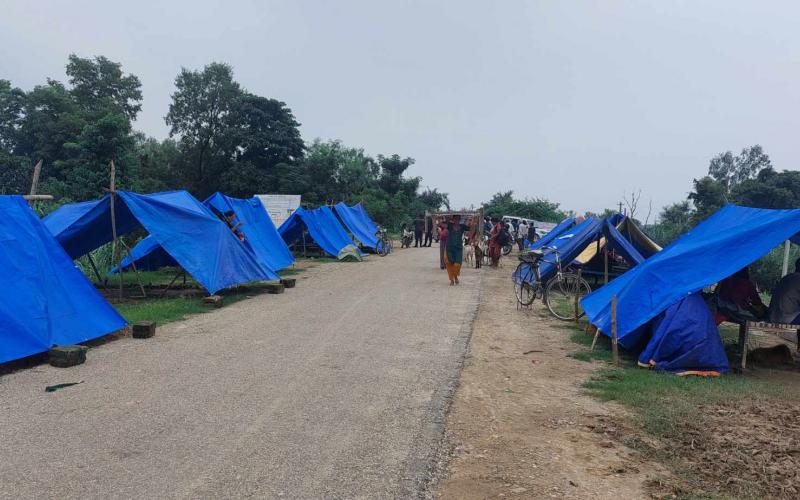 कैलालीमा बाढीजन्य विपद्मा परेका विस्थापितको जनजीवन कष्टकर