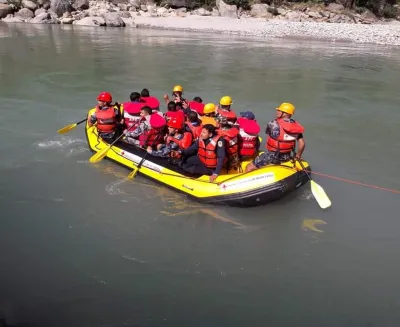 बैतडीमा बाढीजन्य विपद्मा उद्धारका लागि ‘रबर बोट’