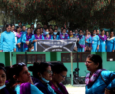 ६ महिनादेखी तलव बिहिन धनगढीका स्वास्थ्यकर्मीको ब्यथा, न स्कुलको फिस तिर्न सक्यौँ, न पसलको उधारो